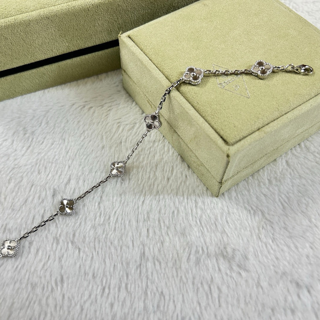 [AuraEcho Jewelry]CLOVER 6 MOTIF SILVER DIAMOND BRACELET