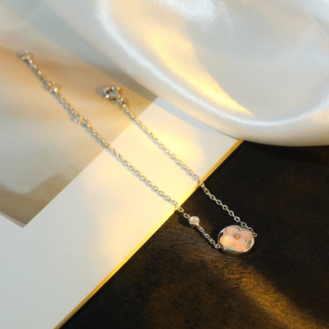 [AuraEcho Jewelry]SUN MOTIF PINK MOP SILVER BRACELET